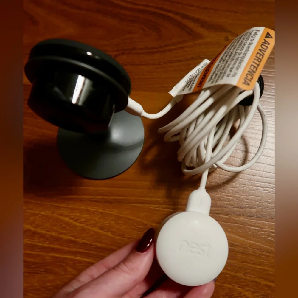 Nest Indoor Camera (1st Gen) - Picture 4 of 4